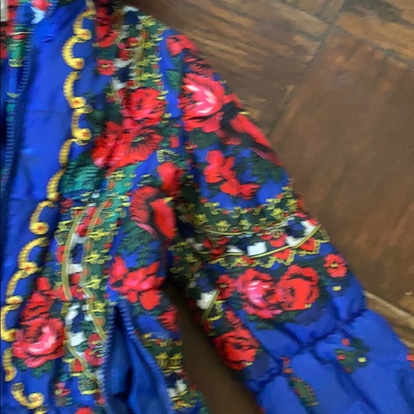 Really Beautiful down jacket. - Picture 3 of 10